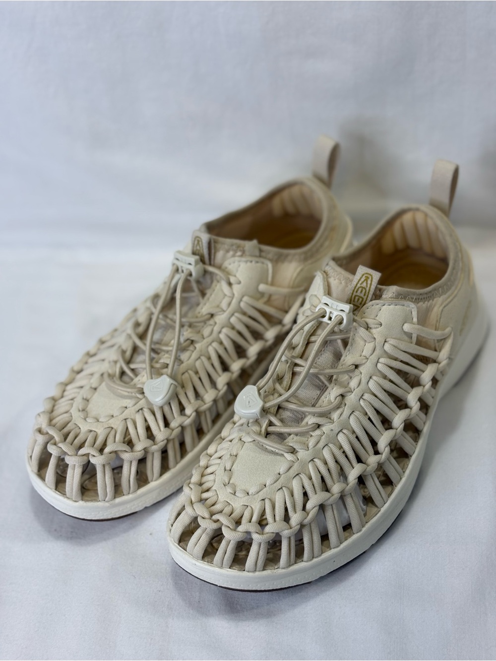 Keen UNEEK Woven Lace Sandals in Cream SZ 7 EUC